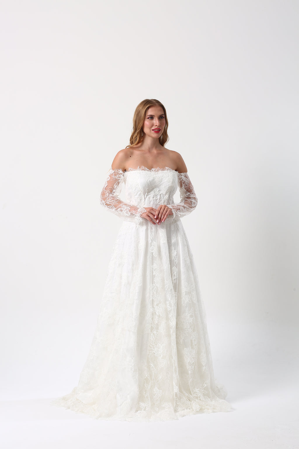 Romantik Dantel İşlemeli Düşük Omuz Prenses Model Gelinlik