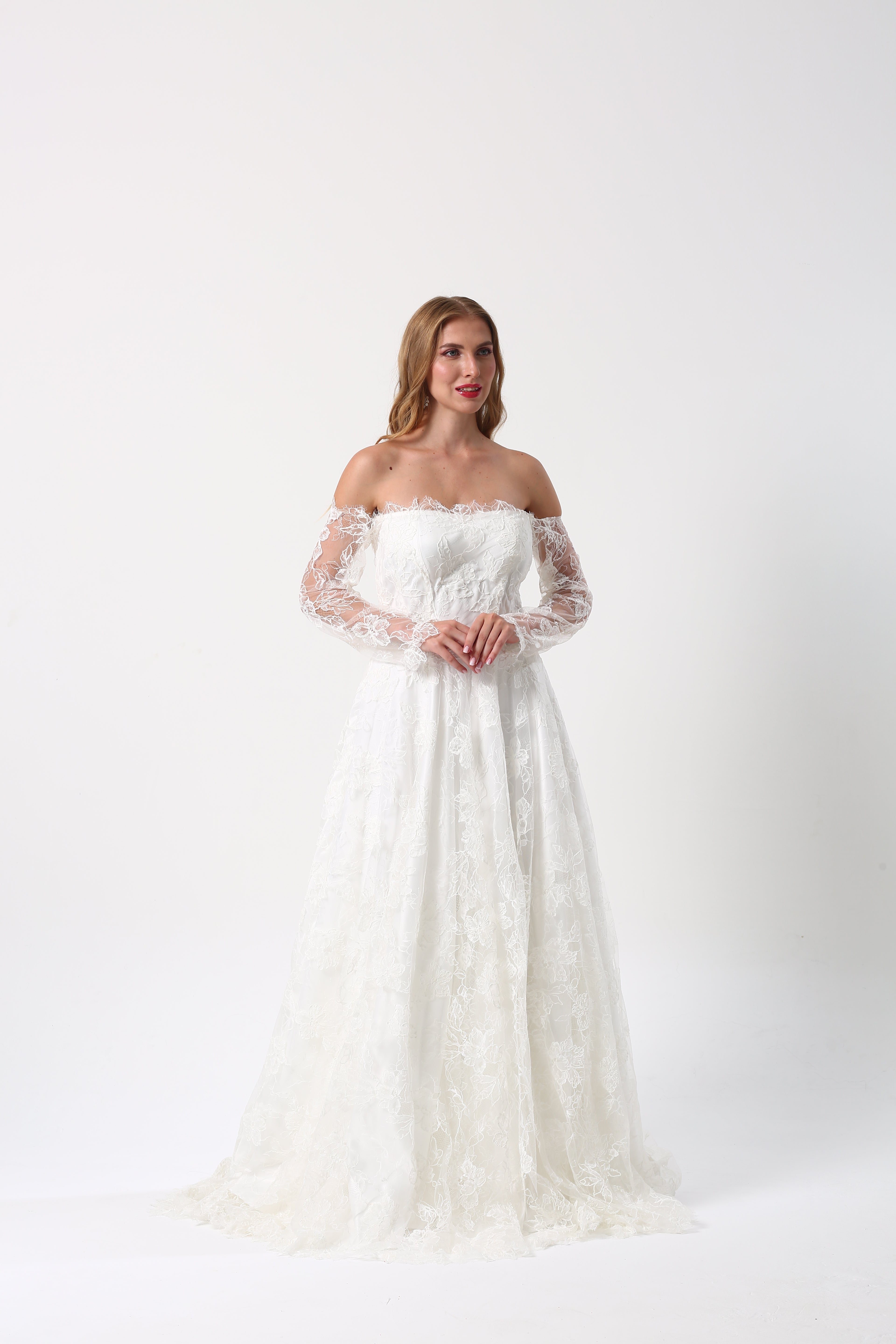 Romantik Dantel İşlemeli Düşük Omuz Prenses Model Gelinlik